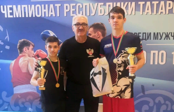 Әлмәтнең яшь боксчылары Татарстан чемпионатында җиңү яулады