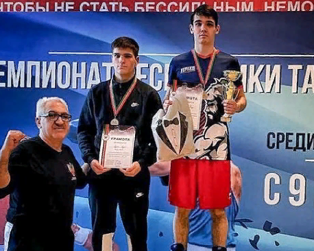 Әлмәтле бокс буенча Татарстан чемпионатында җиңү яулады