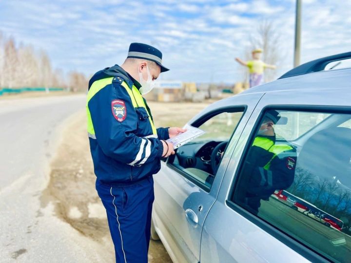 Май ялларында Әлмәт районы буенча ЮХИДИ бүлеге хезмәткәрләре 492 юл хәрәкәте кагыйдәләрен бозу очрагын ачыклады