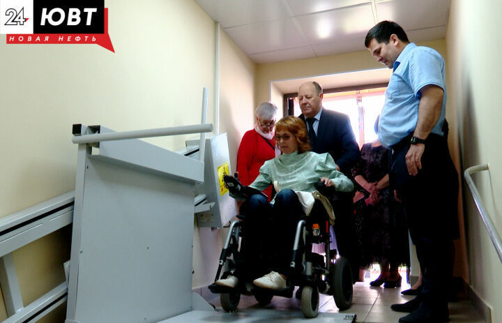 Әлмәттә район инвалидлар җәмгыяте бинасы махсус электр күтәргече белән җиһазландырылды