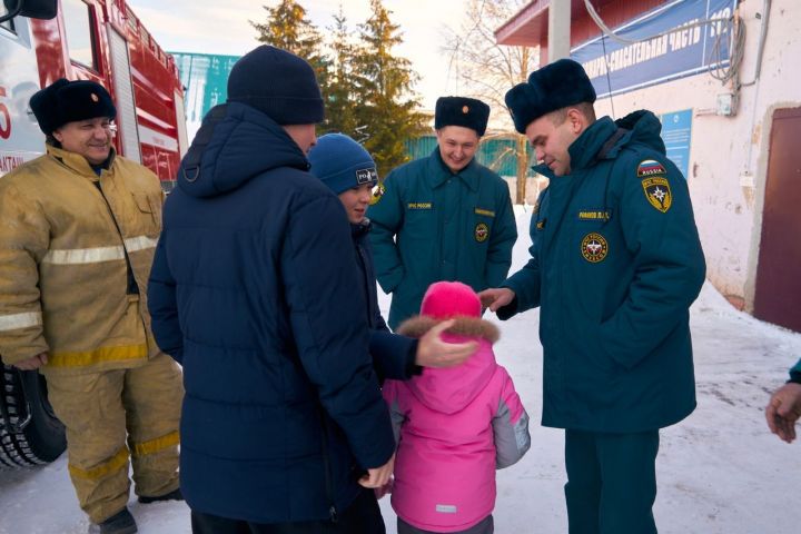 Әлмәт районында янгын сүндерүчеләр балаларның хыялларын чынга ашырдылар