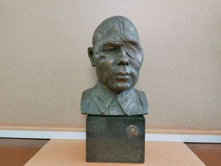 Әлмәткә «катюша»ның беренче командирларының берсе Барий Йосыповның бронза бюсты кайтарылды