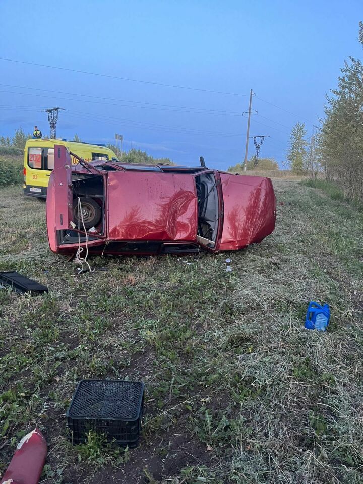 Әлмәт районында автомобиль юл читенә төшеп киткән, пассажир һәлак булган