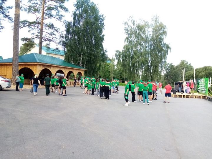 Әлмәт укучылары Татарстан мәктәп урманчылыкларының VI слетында катнашты
