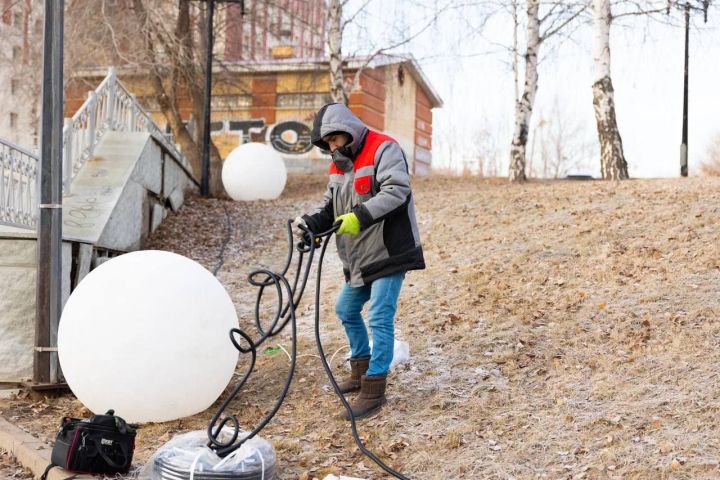 Әлмәттә Яңа ел алдыннан 20 мәйданчыкта өстәмә яктырту барлыкка киләчәк