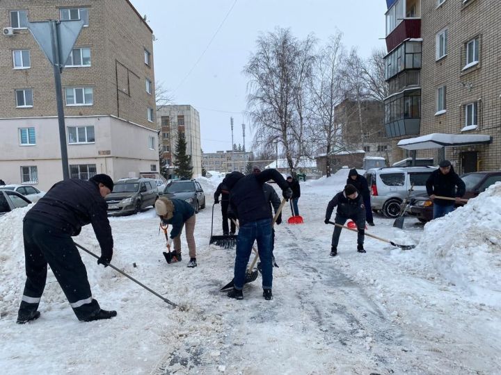 Тимур Нагуманов Әлмәт юлларында тоз катнашмаларын азрак кулланырга өндәде