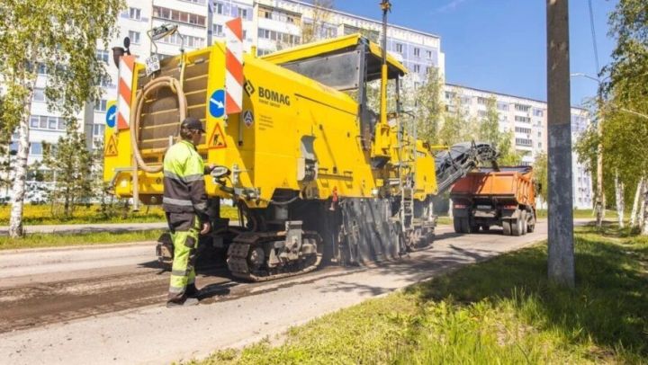 Әлмәттә Балакина урамындагы  юлны ремонтлауга керештеләр