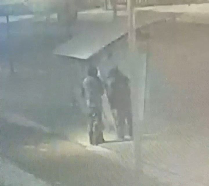 Әлмәттә яшүсмерләр тукталышка рәсем ясаганнар