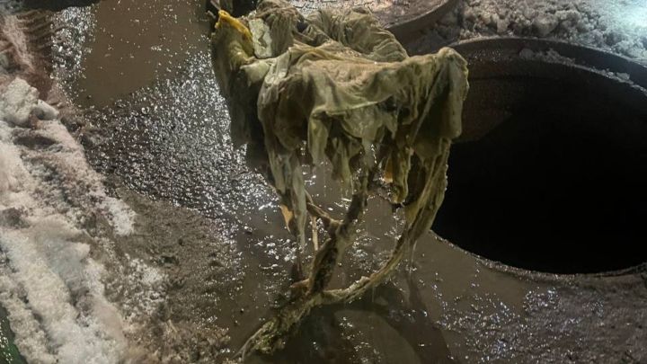 «Әлмәт-Водоканал» хезмәткәрләре Зарипов урамы, 41 адресы буенча урнашкан коены чистарттылар