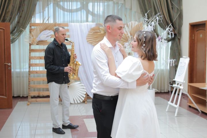 Әлмәт шәһәре ЗАГС идарәсендә халыкара гаилә көнендә 5 парның никахы теркәлде