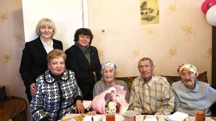 Әлмәттә Бөек Ватан сугышы ветераны Миңниса Сабирова 100 яшьлек юбилеен билгеләп үтә