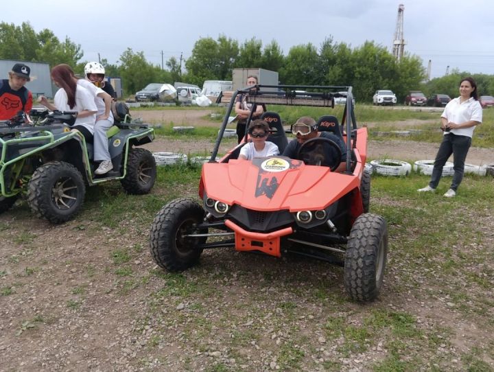 Әлмәттә  социаль хезмәт алучы гаиләләр өчен  хәйрия чарасы уздырылды