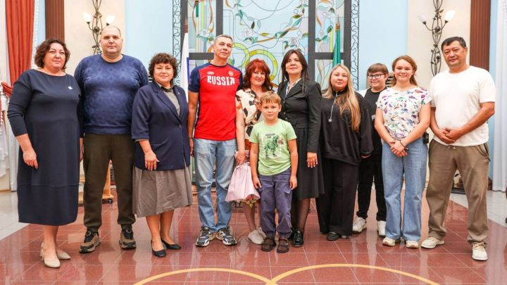 Әлмәттә 25 ел бергә яшәгән парны хөрмәтләделәр