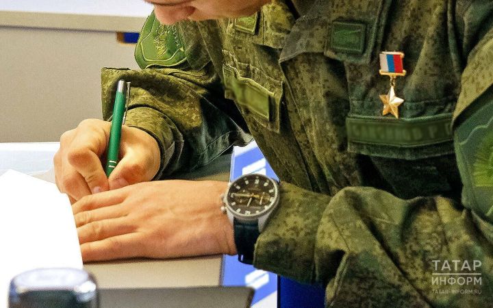 Әлмәттә «Батырлар.Татарстан геройлары» программасында катнашучы хәрби балалар белән очрашты