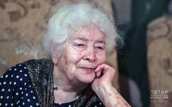 Татар халкының яраткан шагыйре Клара Булатованың 90 яшьлек юбилее уңаеннан Колшәрип авылы китапханәсендә искә алу кичәсе булып узды