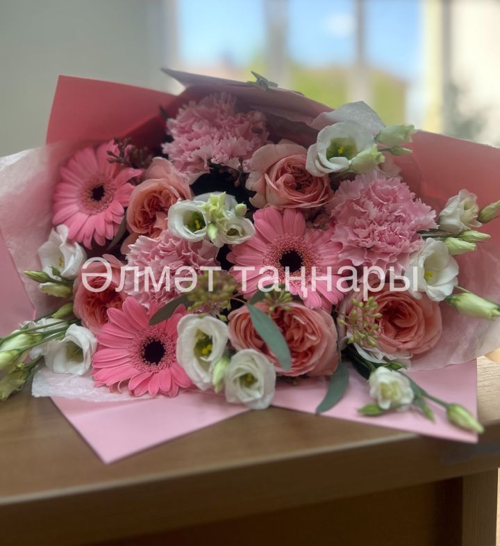 Әлмәттә социаль хезмәткәрләрне котладылар